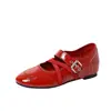 Sapatos Vermelhos Retrô de Salto Único com Aumento Oculto de Altura 4cm Redutores de Idade Bico Redondo Tira Cruzada Corte Baixo Sapatos de Ballet Mary Jane para Mulheres