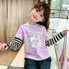 Camiseta de manga larga de algodón puro para niña 2026 primavera y otoño nueva con estampado de dibujos animados lindos cuello redondo patchwork a rayas top