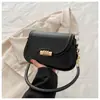 2026 Nova Bolsa Pequena Feminina Estilosa Vintage Versátil Ins para o Dia a Dia com Corrente, Bolsa de Ombro, Bolsa de Ombro Estilo Coreano