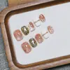 Nuevas Uñas Portátiles Puras Hechas a Mano Primavera/Verano Rosa Nude Puntos Borde Dorado Pedrería Blanqueamiento Cortas Calcomanías para Uñas de Uso Diario
