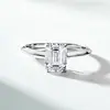 Anillo de Plata de Ley 925 para Mujer, Anillo Pequeño Cuadrado 6x8 con Diamante Corte Esmeralda, Anillo de Boda, Clásico de Cuatro Garras, Estilo de Nicho de Lujo Ligero