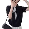 Elegante bufanda de punto fina camiseta de manga corta para mujer, polo gris ajustado de verano con cuello vuelto y hombros normales