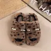 Zapatillas peludas de leopardo retro francés, a la moda y versátiles, para mujer, zapatos de algodón afelpado para otoño e invierno