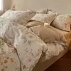 Estilo Outono e Inverno Conjunto de Roupa de Cama de Quatro Peças Espesso Escovado 100% Algodão Toque de Luxo Capa de Edredom Floral Pura de Algodão Lençol Conjunto de Três Peças para Dormitório Estudantil