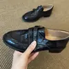 Mocasines retro para mujer de piel genuina con doble tira de velcro, nuevo estilo 2026, tacón grueso, adecuados para ir al trabajo