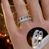 Anillo Personalizado de Lujo Ligero con Circonita Completa para Mujer, Elegante y con Estilo, Joyería de Moda de Gama Alta Hecha de Cobre