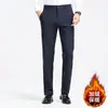Pantalones casuales elegantes de invierno para hombre, de pierna recta con forro grueso de polar, pantalones casuales versátiles con una caída premium, pantalones de traje negros