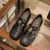 Zapatos planos retro de punta cuadrada para mujer con correa en T y hebilla, estilo Mary Jane, zapatos pequeños de cuero brogue francés para comercio exterior transfronterizo