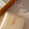 Colar Cruz de Aço Titânio para Mulheres, Cobre Micro-Incustado com Banho de Ouro Real, Corrente de Clavícula Corrente de Pescoço Exquisita Versátil Tendência Venda Quente Transfronteiriça