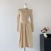Vestido suéter de punto de calidad para comercio exterior de mujer, otoño e invierno, cuello semi-alto, entallado en la cintura, plisado, bajo amplio, vestido línea A para mujer