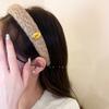 Diadema de lana marrón Maillard tejida con letra de amor alta diadema superior de calavera otoño e invierno retro accesorios para el cabello de alta gama para mujeres