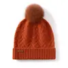 Chapéu de tricô de cashmere liso para mulheres, chapéu de jacquard ondulado com pompom e aba dobrável, chapéu com proteção para as orelhas para outono e inverno