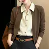 Shenzhen Nanyou estilo europeu 2026 início do outono novo design marrom visual de duas peças tricô patchwork linho camisa para mulheres