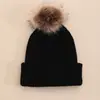Chapéu redondo de tricô circular waffle de ponto duplo com bordas dobradas, cor sólida, moderno, versátil e quente, com pompom de pelo sintético de vison, para outono e inverno