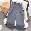 Calça Casual Slim-Fit em Lã Merino com Corte Tridimensional, Padrão Espinha de Peixe e Pregas Invertidas - Em Estoque para Outono 2026