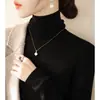Suéter de capa base de cuello alto otoño e invierno nuevo estilo top de cuello de pelo jersey de manga larga tejido elegante ajuste ceñido tejido de punto blanco