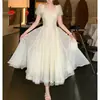 Vestido largo estilo francés femenino de puro deseo con mangas abullonadas e inserciones de encaje, estilo delicado, vestido formal entallado a la cintura