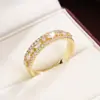 Anillo de gota de agua de lujo ligero transfronterizo con pavé de diamante y circonita cúbica micro-engastada estilo Ins versátil para el día a día anillo para el dedo índice