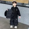 Conjunto de Jaqueta 3 em 1 Infantil Primavera, Outono, Inverno 2026 Novo Modelo Casaco Quente com Capuz para Meninos Roupas de Exterior à Prova de Vento