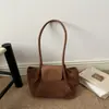 Colección Otoño 2026: Bolso tote de gamuza moderno, minimalista y elegante con un aspecto de alta gama, gran capacidad y diseño versátil para llevar al hombro o en la mano