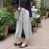 Pantalones cortos grises claros con dobladillo enrollado para mujer, estilo fino de verano, cordón ajustable, rectos casuales holgados de pierna ancha, shorts deportivos