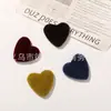 Estilo Ins Otoño e Invierno Retro Terciopelo Corazón Estéreo Botón de Corazón Pendientes DIY Pasador Accesorios para Funda de Teléfono Móvil