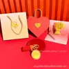 Chaveiro de Biscoito Dourado Puro para Recém-Casados Felizes Buquê de Flores Criativo Conjunto de Presente para Dia dos Namorados e Dia dos Namorados Chinês Atacado Personalizado