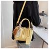 Bolsa pequena de estilo ocidental com mensagem de texto 2024 Nova bolsa feminina Estilo ocidental de verão Bolsa transversal para todos os jogos Bolsa de balde portátil elegante