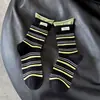 Calcetines de primavera y verano para mujer con etiquetas de tela de color contrastante, rayas coloridas, bordes enrollados, diseño de volantes de moda, versátiles calcetines de algodón hasta la pantorrilla para primavera y otoño