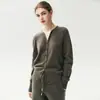 Suéter de punto de cachemira para mujer, estilo old money, diseño de dos piezas falso, cuello redondo gris, abotonado, efecto adelgazante, suéter con bloques de color, moderno