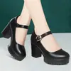 Zapatos de Madre de Cuero Suave Tacón Grueso Zapatos de una Sola Pieza Mujer 2026 Otoño Nuevo Estilo Desfile de Moda Qipao Plataforma Impermeable Suela Suave Antideslizante Zapatos de Cuero para Mujer