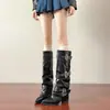 Nova Coleção Outono/Inverno 2026: Botas Western de Salto Alto para Mulheres Petite, Botas Longas com Cano Costurado, Botas de Bico Fino com Fivela, Botas de Equitação