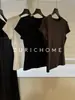 Una camiseta imprescindible 2.0: Sensación modal, suave y amigable con la piel, alta elasticidad, corte ajustado con sensación envolvente, camiseta de manga corta tricolor
