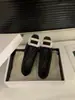 Primer Encuentro con el Elegante Zapato de Tacón de Cuña con Hebilla Cuadrada y Pedrería para Mujer, Colección Primavera y Otoño 2026 Estilo Francés Tacón Medio-Alto Ante Negro