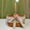 Cesta de Rattan Sintético Tecida à Mão Decoração de Casa Cesta de Armazenamento Cesta Tecida à Mão para Arranjo de Flores Cesta Tecida à Mão com Acabamento em Renda