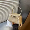 2026 Verano Nuevo Elegante Simple Personalidad Bolsa Cuadrada Pequeña Bolso de Mano Bolso de Hombro para Viajes Diarios Color Sólido Elegante Bolso Cruzado