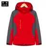 Venta al por mayor de fábrica ropa de asalto para exteriores para hombre y mujer tres en uno dos piezas desmontable a prueba de viento impermeable traje de montañismo