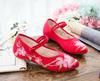 Sapatos Pontiagudos Sapatos Individuais Primavera e Outono Moda Bordado Sapatos de Pano Diário Cheongsam Use Sapatos Femininos