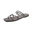 Sandalias planas cuadradas de estilo francés, zapatos de hada para uso en exteriores, nuevas sandalias de playa de verano 2026