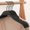 Cabides Plásticos Antiderrapantes Cabides Especiais para Lojas de Roupas Cabides de Ombro Largo Cabides Domésticos Femininos Sem Costura Cabides
