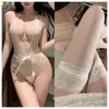 Lencería Seductiva con Escote Profundo en V, Encaje y Diseño de Cuello Halter que Realza Bustos Pequeños, Presentando un Estilo de Cuello Halter Sexy y Provocativo