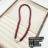 Collar de perlas rojas Shijia de Ankora, temperamento femenino, cadena de clavícula de alta gama, diseño de nicho, cadena de cuello blanca ligera de lujo.