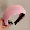 Faixa de Cabeça Listrada Cor Creme Primavera Aba Larga Novo Estilo Simples Versátil High-End para Uso Diário Acessório de Cabelo para Mulheres