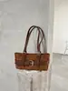 Bolsa Baguete com Fivela Estilosa Retrô Transfronteiriça Feminina Outono/Inverno 2026 Nova Casual Grande Capacidade Ombro Único Bolsa de Axila
