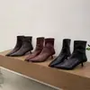 Botines de punta fina estilo francés, ajustados, con elástico en el tobillo y tacón fino, con forro de felpa, un diseño moderno y minimalista, y un look retro clásico.