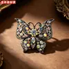 Broche Borboleta Retrô Europeu e Americano com Diamantes para Mulheres, Design de Alto Padrão, Personalidade Exagerada, Broche Animal, Alfinete de Acessório para Roupas