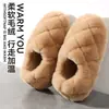 2026 Novas Pantufas de Algodão Pelúcia com Salto Total Femininas Outono/Inverno Casa Antiderrapante Solado Macio Quente Com Veludo Extra Calçados de Algodão Pós-parto