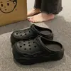 Zapatos con Agujeros de EVA para Mujer Verano Moda Exterior Slip-on Antideslizante Suela Gruesa que Aumenta la Altura Estilo Nuevo Sandalias de Media Punta Baotou