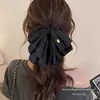 Grampo de Cabelo para Rabo de Cavalo com Laço de Cetim Levemente Luxuoso, Presilha para a Parte de Trás da Cabeça, Novo Estilo 2026, Acessório de Cabelo de Alta Qualidade para Mulheres