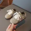 Zapatillas para niñas 2026 otoño nuevo versión coreana suela blanda zapatillas casuales para niñas, ligeras, duraderas y a la moda para niños